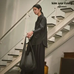 품절이 임박한 꼭 갖고싶은 ​김서룡 시그니처 24FW 이태리 NAPPA 램스킨 빅토트백 제가 소개해 드립니다